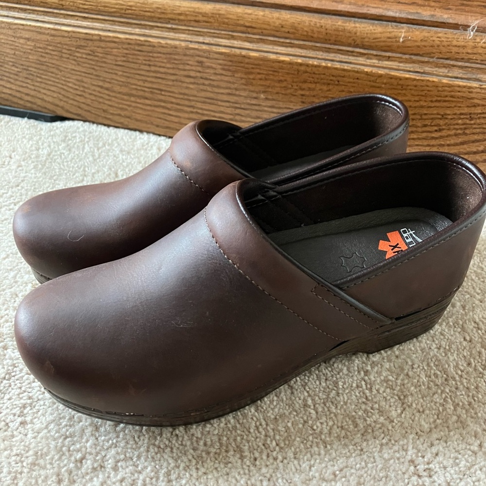 Dansko XP brown leather clogs size 41